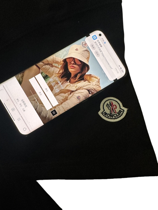 モンクレールTシャツ側面デザイン